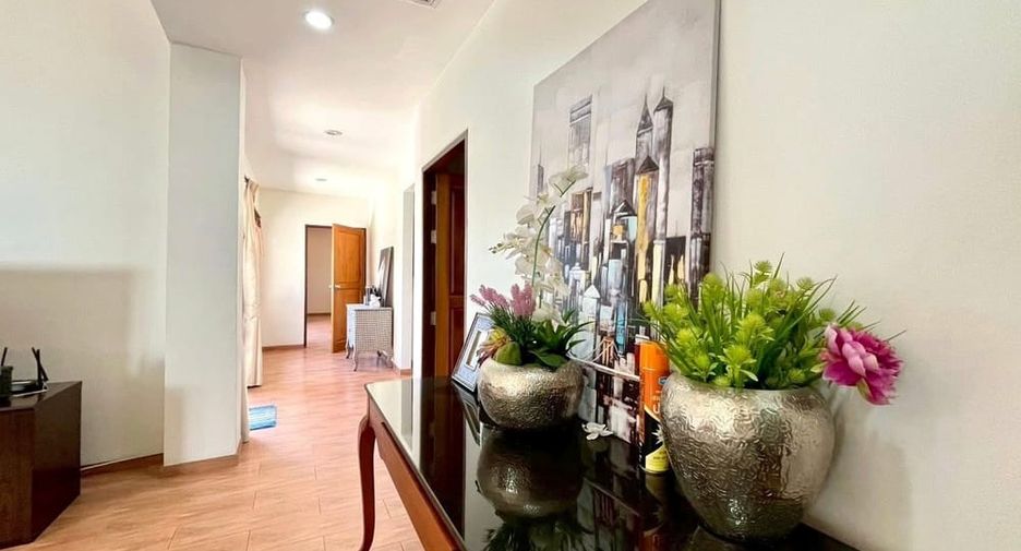 Villa zur Miete und zum Kauf mit 4 Zimmer in Bang Lamung, Chonburi