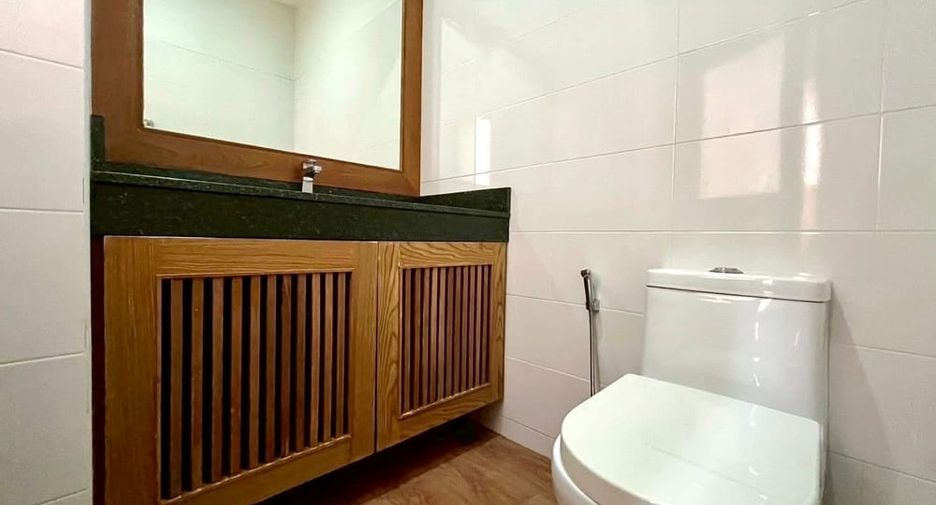 Villa zur Miete und zum Kauf mit 4 Zimmer in Bang Lamung, Chonburi