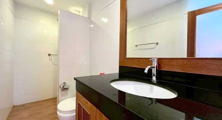 Villa zur Miete und zum Kauf mit 4 Zimmer in Bang Lamung, Chonburi