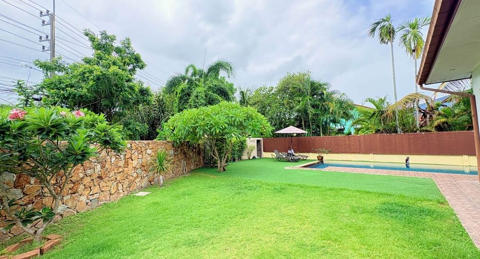 For rent 3 bedrooms villa in Huay Yai, Pattaya