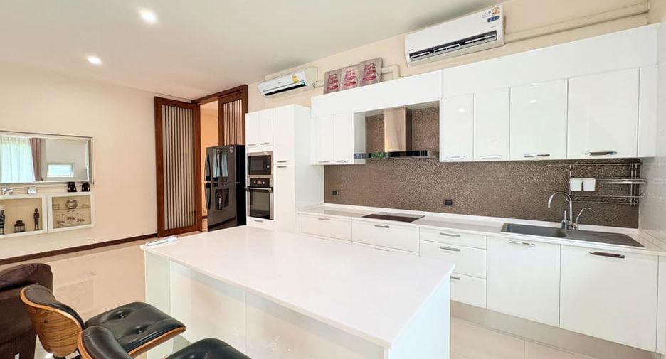 For rent 3 bedrooms villa in Huay Yai, Pattaya