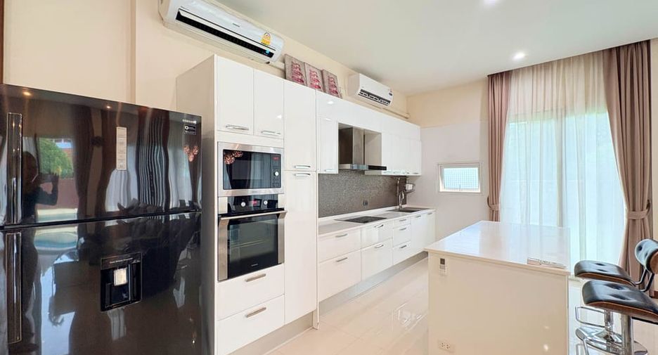 For rent 3 bedrooms villa in Huay Yai, Pattaya