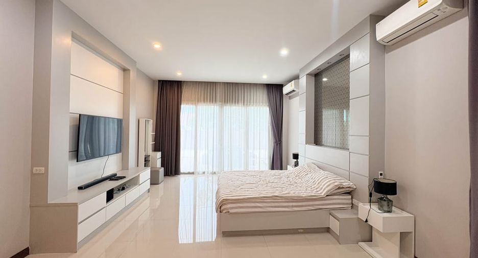 For rent 3 bedrooms villa in Huay Yai, Pattaya