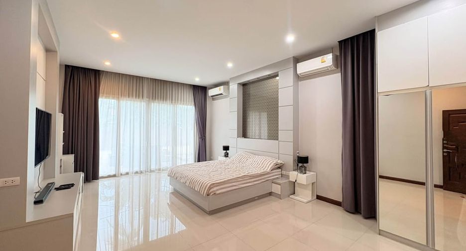 For rent 3 bedrooms villa in Huay Yai, Pattaya