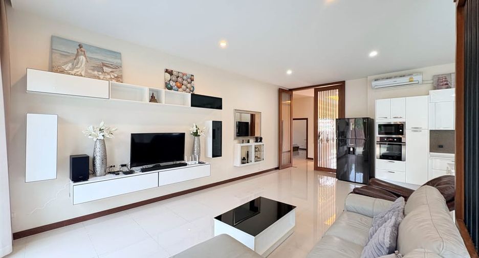 For rent 3 bedrooms villa in Huay Yai, Pattaya