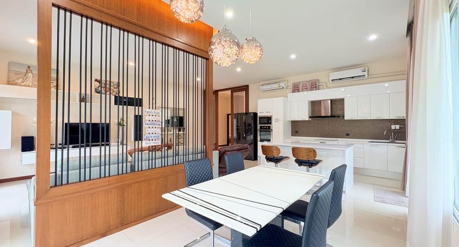 For rent 3 bedrooms villa in Huay Yai, Pattaya