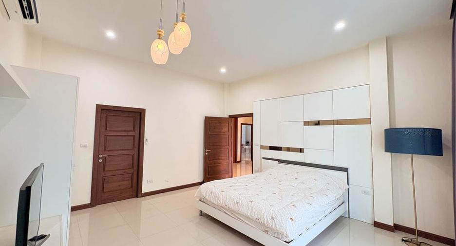 For rent 3 bedrooms villa in Huay Yai, Pattaya