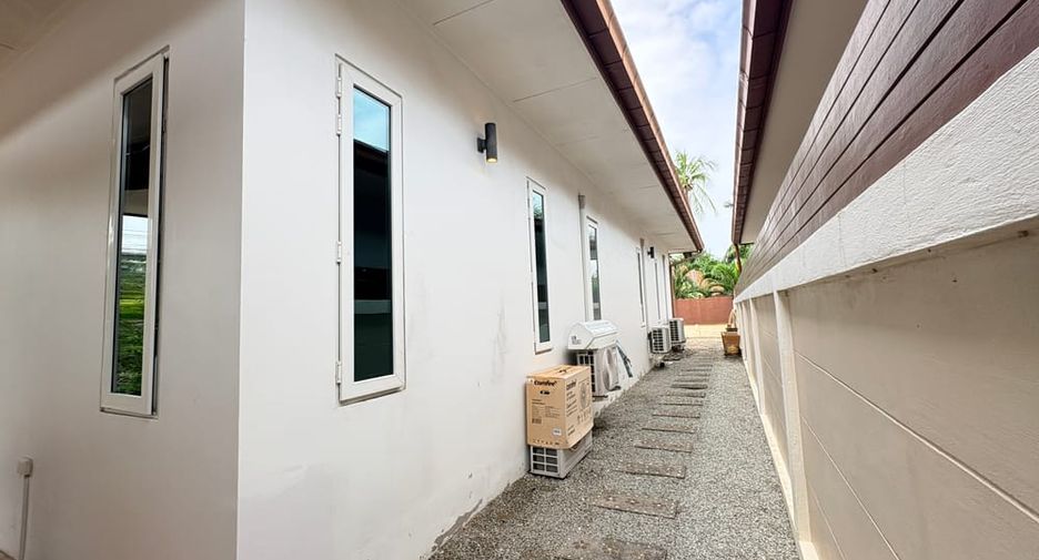 For rent 3 bedrooms villa in Huay Yai, Pattaya