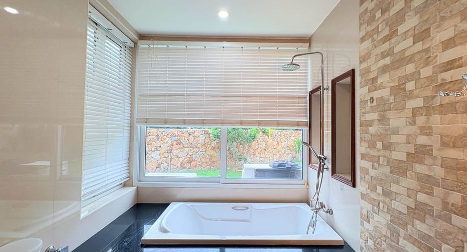 For rent 3 bedrooms villa in Huay Yai, Pattaya