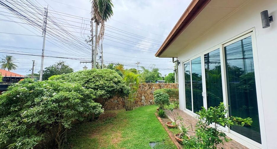 For rent 3 bedrooms villa in Huay Yai, Pattaya