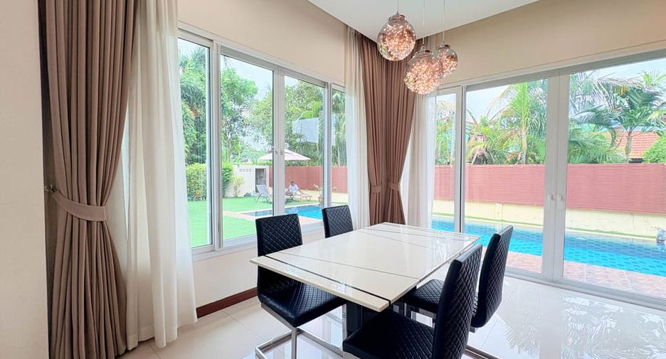 For rent 3 bedrooms villa in Huay Yai, Pattaya