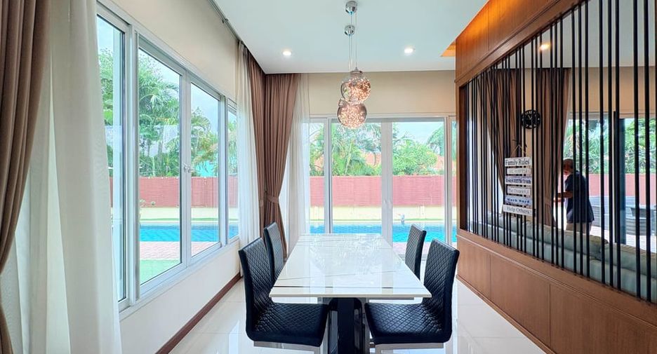 For rent 3 bedrooms villa in Huay Yai, Pattaya