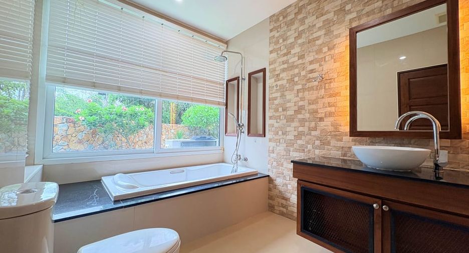 For rent 3 bedrooms villa in Huay Yai, Pattaya