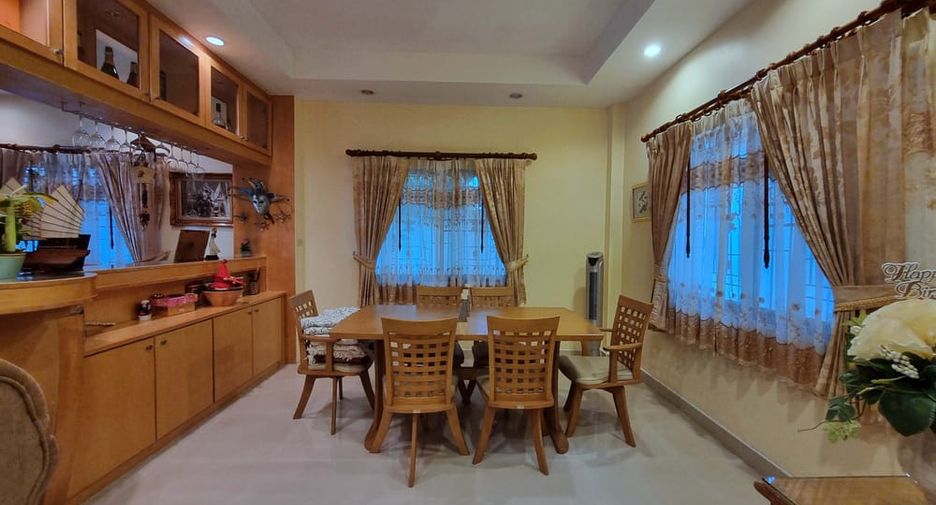 Haus zum Kauf mit 4 Zimmer in Bang Lamung, Chonburi