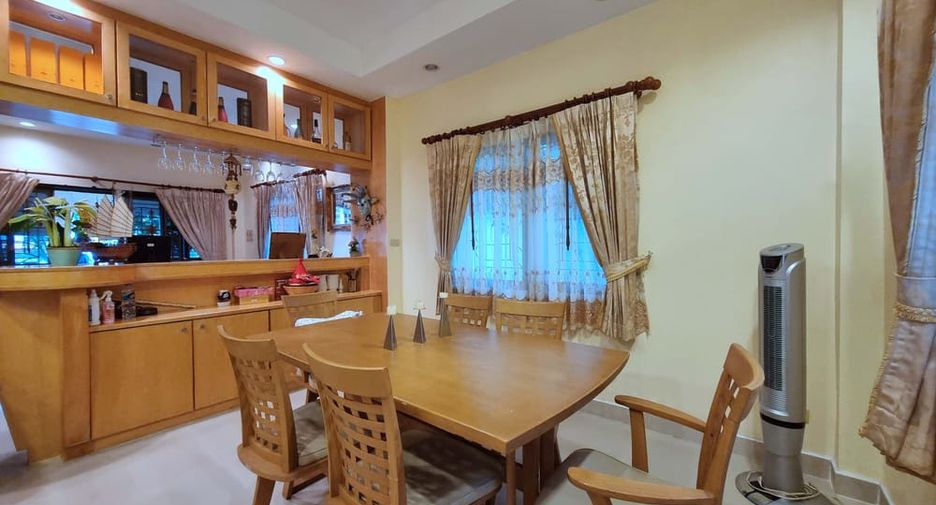 Haus zum Kauf mit 4 Zimmer in Bang Lamung, Chonburi
