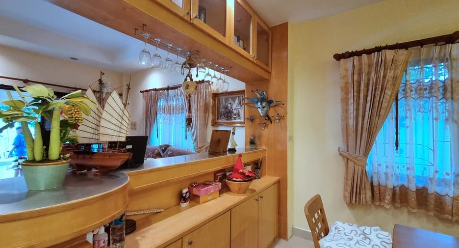 Haus zum Kauf mit 4 Zimmer in Bang Lamung, Chonburi