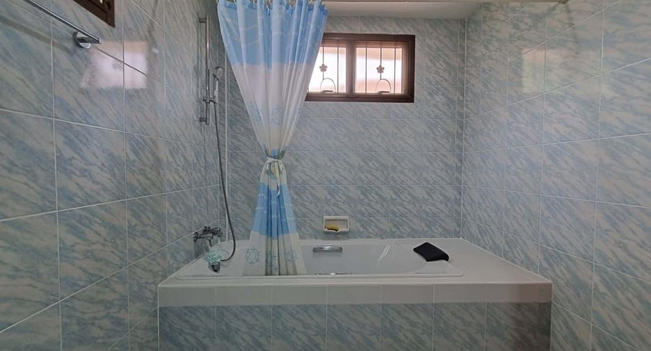 Haus zum Kauf mit 4 Zimmer in Bang Lamung, Chonburi