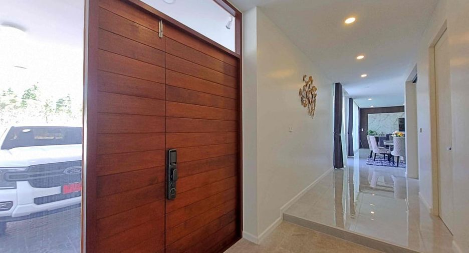 For rent 4 bedrooms villa in Huay Yai, Pattaya