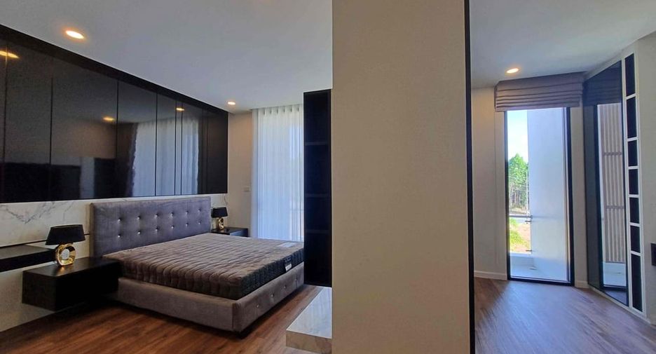 For rent 4 bedrooms villa in Huay Yai, Pattaya