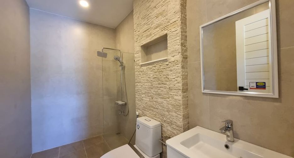 For rent 4 bedrooms villa in Huay Yai, Pattaya