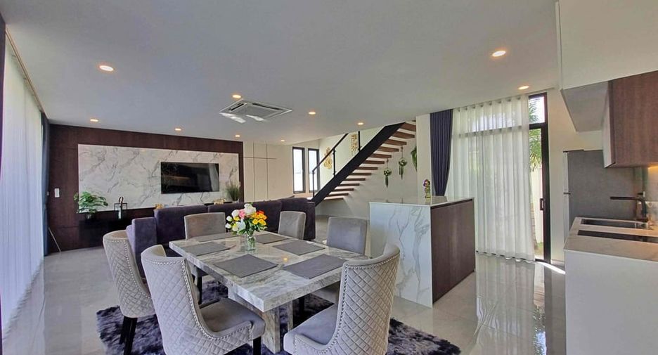 For rent 4 bedrooms villa in Huay Yai, Pattaya