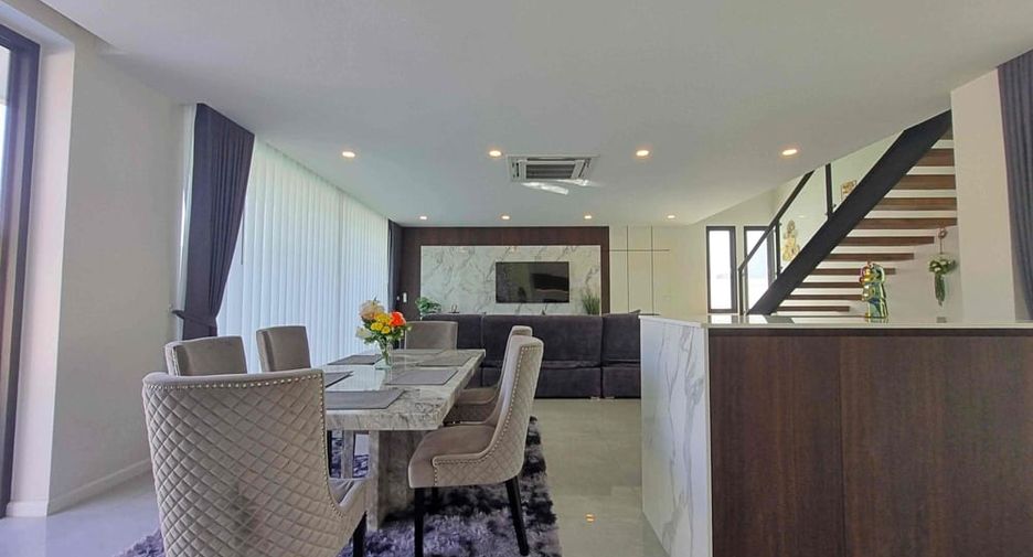For rent 4 bedrooms villa in Huay Yai, Pattaya