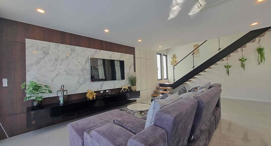 For rent 4 bedrooms villa in Huay Yai, Pattaya