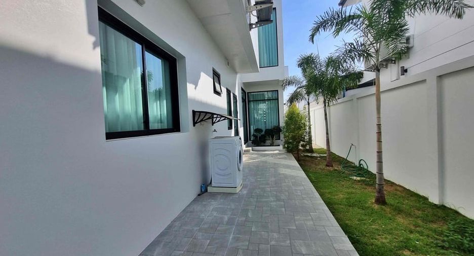 For rent 4 bedrooms villa in Huay Yai, Pattaya