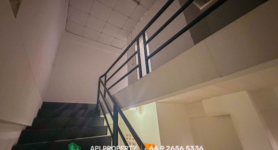 Local comercial en venta de 2 habitaciones en Bang Lamung, Chonburi