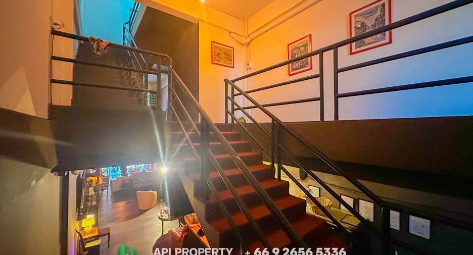 Local comercial en venta de 2 habitaciones en Bang Lamung, Chonburi