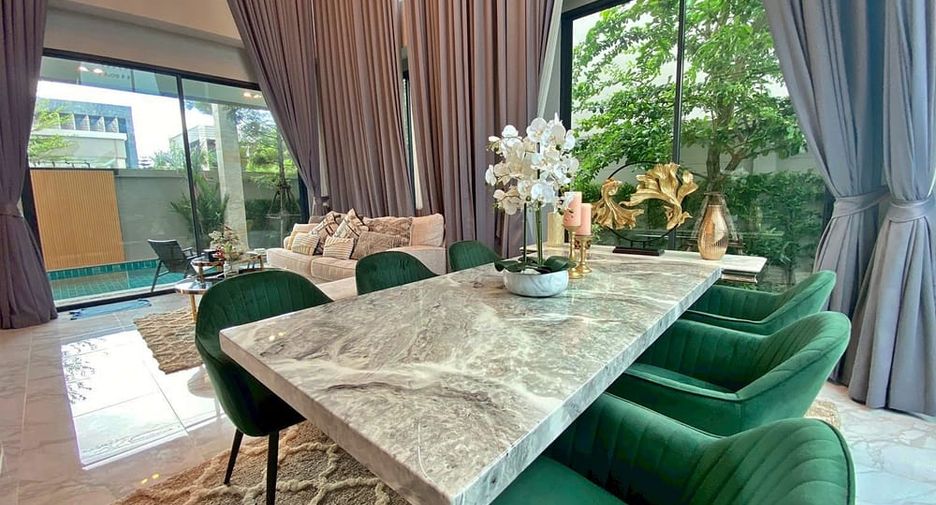For rent and for sale 4 bedrooms villa in Huay Yai, Pattaya