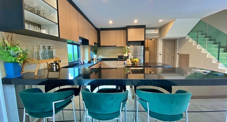 For rent and for sale 4 bedrooms villa in Huay Yai, Pattaya