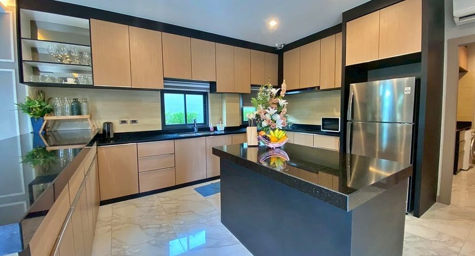 For rent and for sale 4 bedrooms villa in Huay Yai, Pattaya