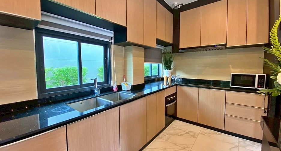 For rent and for sale 4 bedrooms villa in Huay Yai, Pattaya