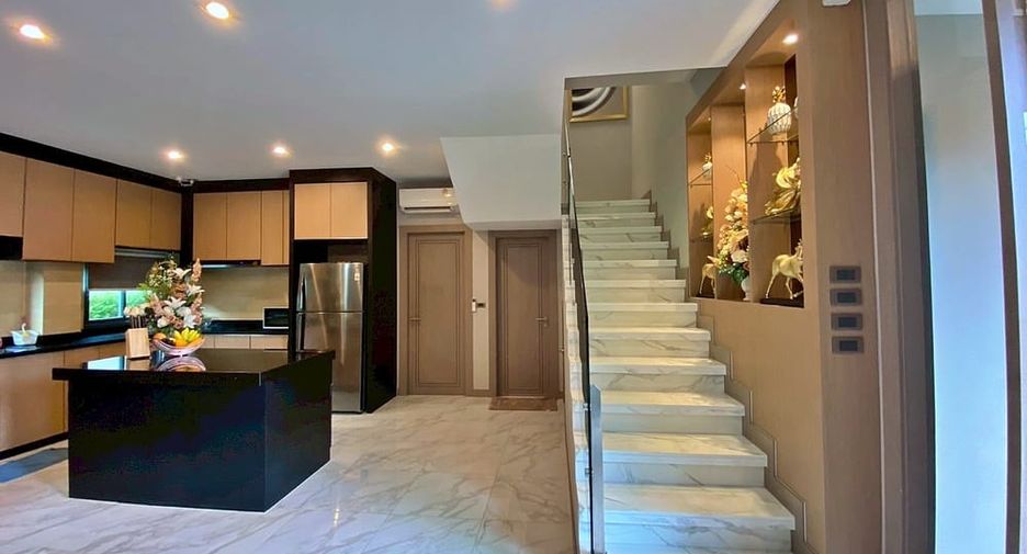 For rent and for sale 4 bedrooms villa in Huay Yai, Pattaya