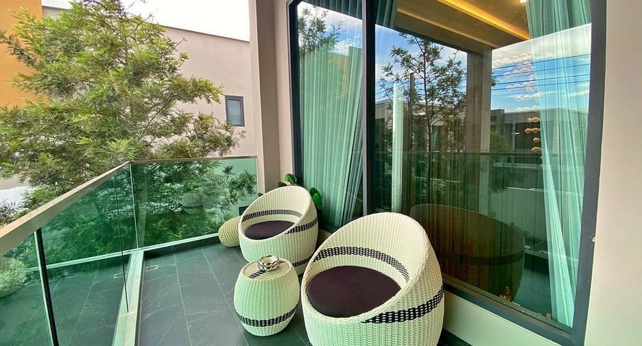 For rent and for sale 4 bedrooms villa in Huay Yai, Pattaya