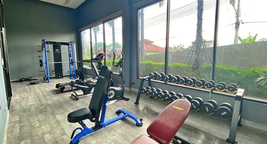 For rent and for sale 4 bedrooms villa in Huay Yai, Pattaya