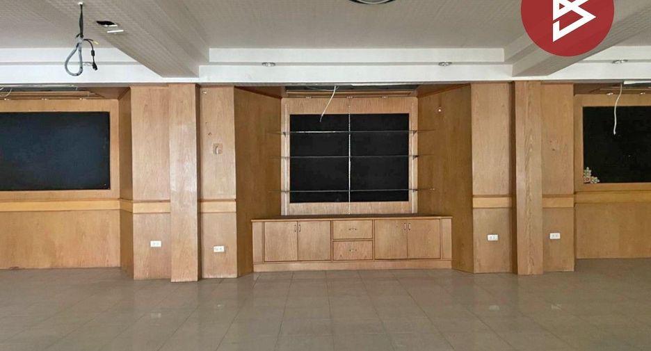 À vendre 6 chambres local commercial à Si Racha, Chonburi