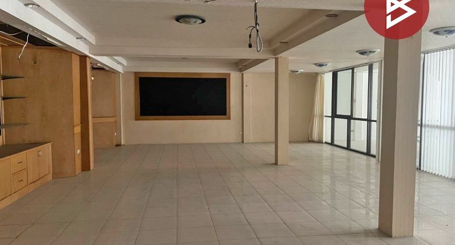 À vendre 6 chambres local commercial à Si Racha, Chonburi