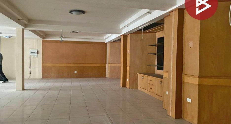À vendre 6 chambres local commercial à Si Racha, Chonburi