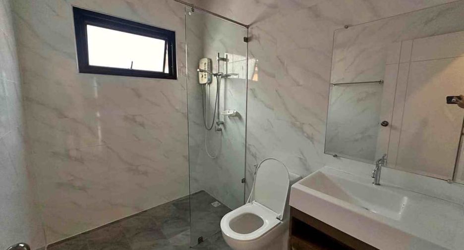 For rent 4 bedrooms house in Bang Lamung, Chonburi