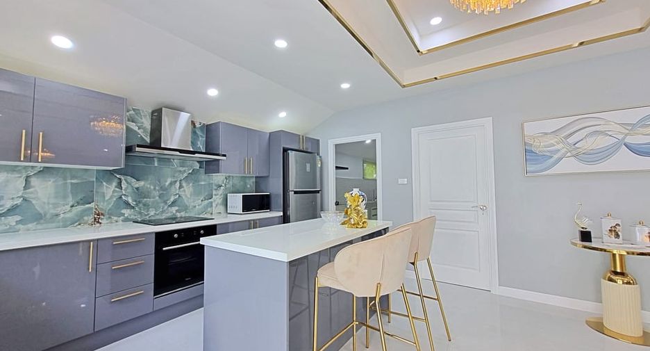 For sale 4 bedrooms villa in Bang Lamung, Chonburi