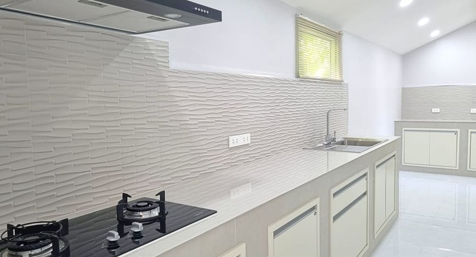 For sale 4 bedrooms villa in Bang Lamung, Chonburi
