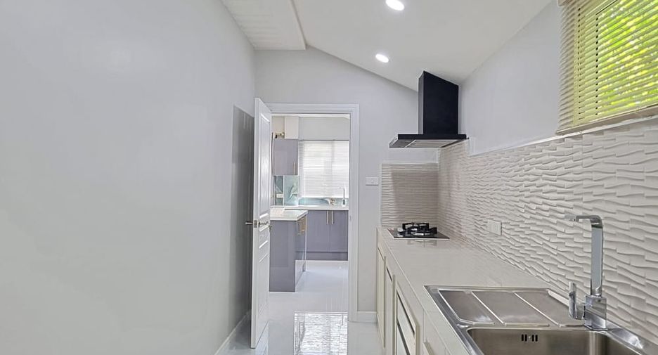 For sale 4 bedrooms villa in Bang Lamung, Chonburi