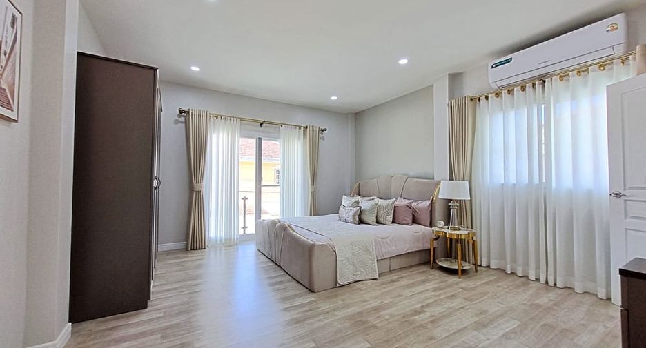 For sale 4 bedrooms villa in Bang Lamung, Chonburi