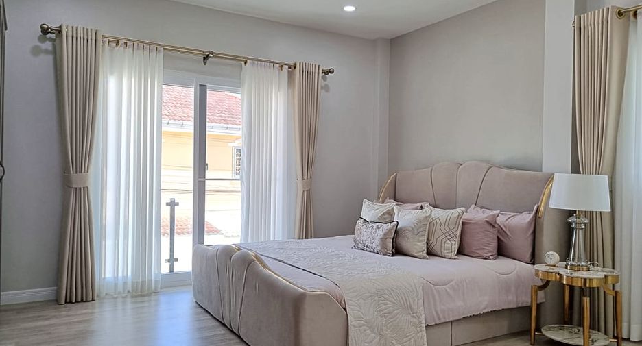 For sale 4 bedrooms villa in Bang Lamung, Chonburi