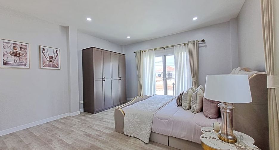 For sale 4 bedrooms villa in Bang Lamung, Chonburi