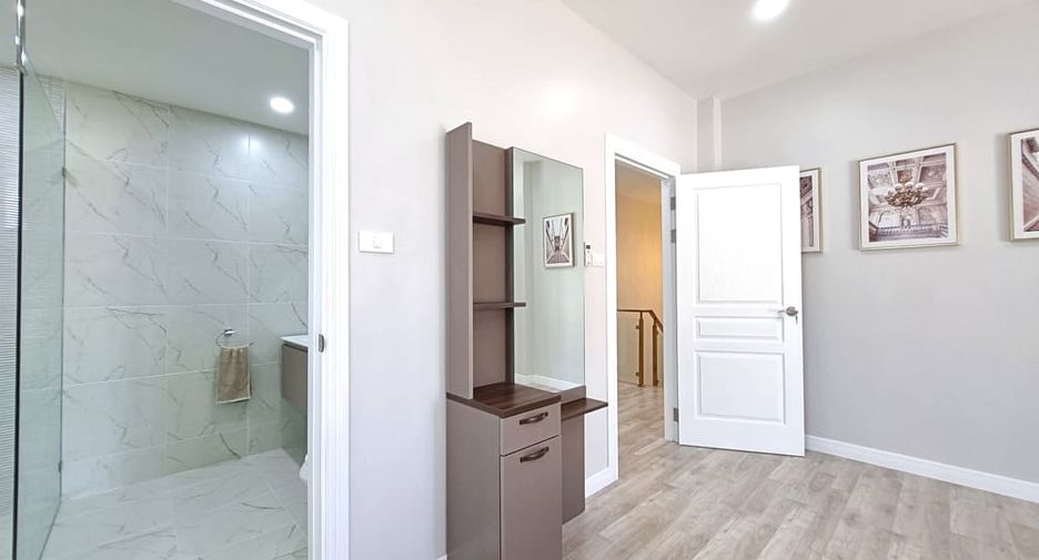 For sale 4 bedrooms villa in Bang Lamung, Chonburi