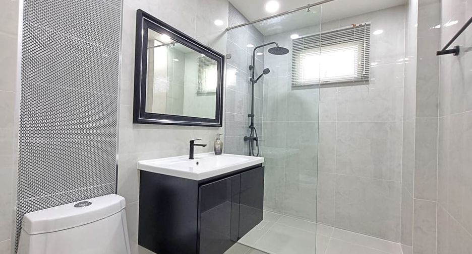 For sale 4 bedrooms villa in Bang Lamung, Chonburi