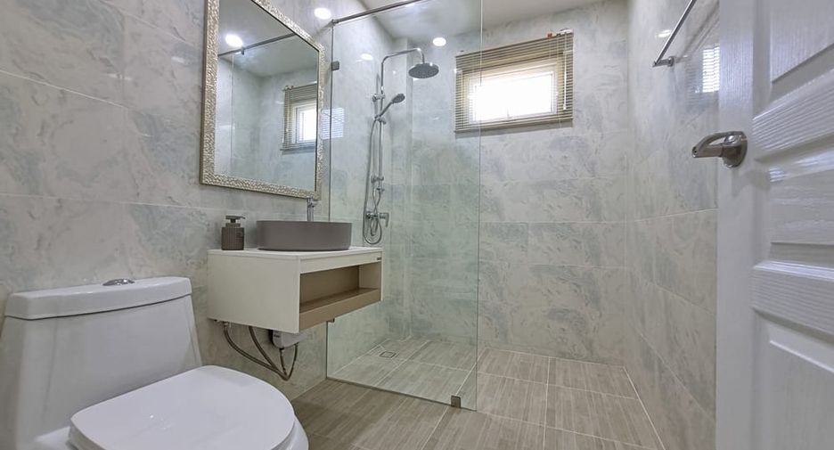 For sale 4 bedrooms villa in Bang Lamung, Chonburi